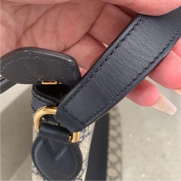 Gucci Medium Shoulder Bag - Picture 7 of 13